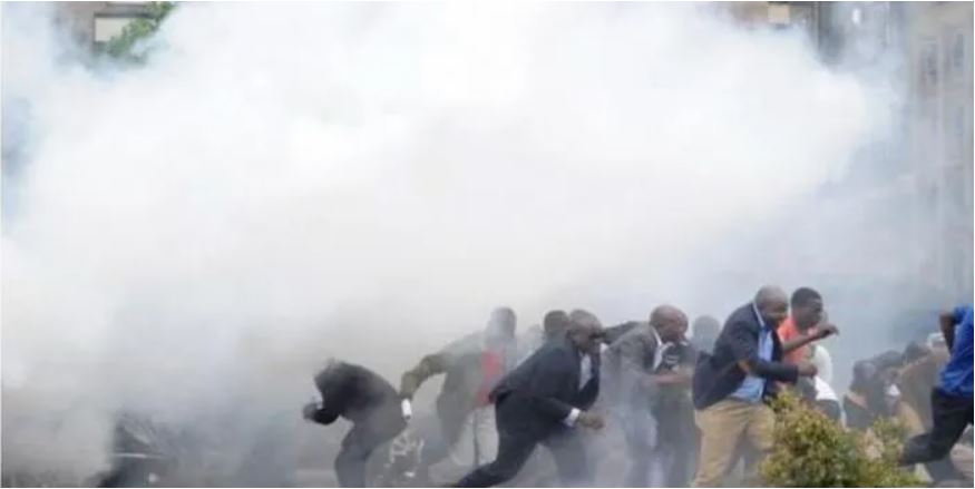 Police deployed in Nairobi CBD, teargas lobbed into the air as Nairobians Plan march to State House