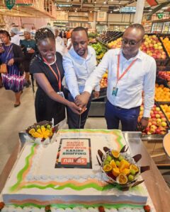 Naivas Supermarket top officials cutting cake to mark the unveiling of the newest branch.